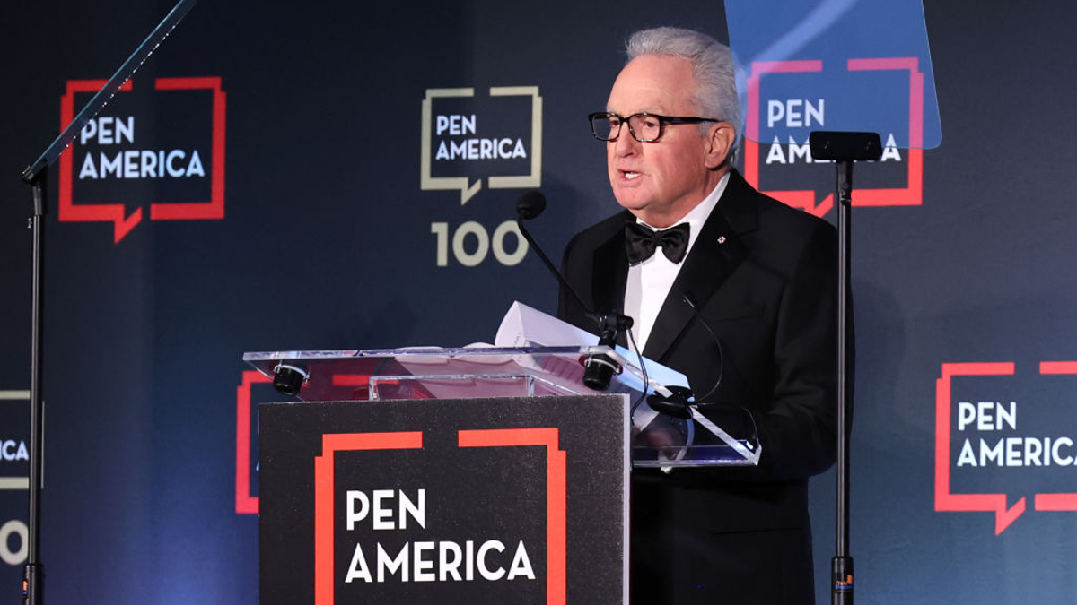 O homenageado Lorne Michaels fala no palco na Gala Literária PEN America 2023 no Museu Americano de História Natural em 18 de maio de 2023 na cidade de Nova York. 