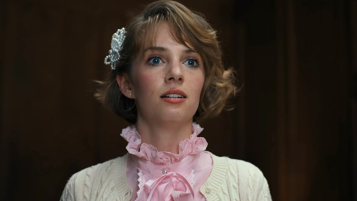 Maya Hawke has a clip in her hair and is looking straight ahead in Stranger Things. 