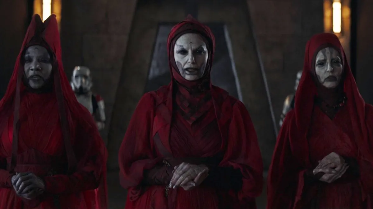 The only remaining Witches of Dathomir speak to Thrawn.