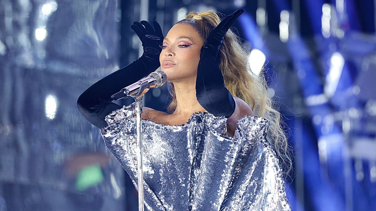 VARSÓVIA, POLÔNIA - 28 DE JUNHO: (SOMENTE PARA USO EDITORIAL) (COBERTURA EXCLUSIVA) Beyoncé se apresenta no palco durante a “RENAISSANCE WORLD TOUR” na PGE Narodowy em 28 de junho de 2023 em Varsóvia, Polônia.