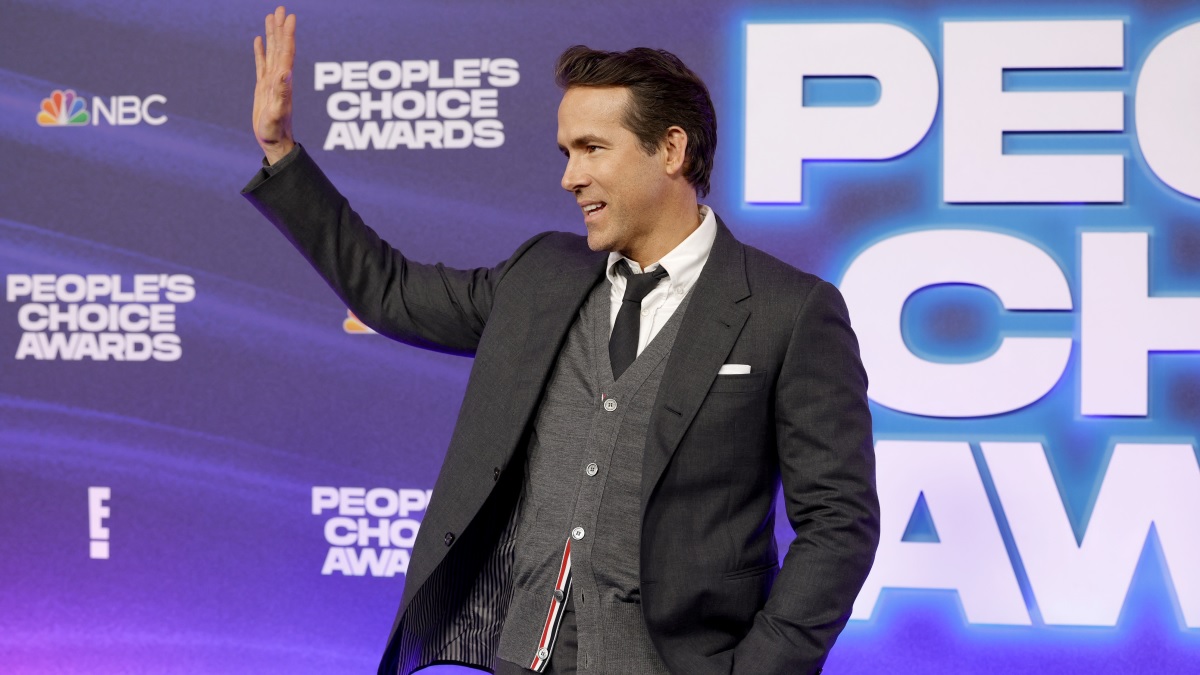 SANTA MONICA, CALIFORNIA - DECEMBER 06: Ryan Reynolds attends the 2022 People's Choice Awards at Barker Hangar on December 06, 2022 in Santa Monica, California.