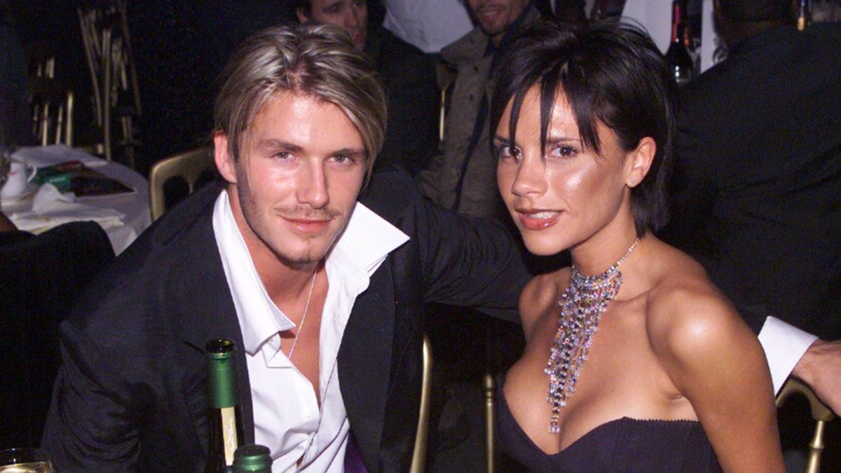 : British football star David Beckham and his wife British pop star Victoria Beckham attend the MOBO Awards held at the Royal Albert Hall on October 6, 1999 in London. (Photo by Dave Hogan/Getty Images)