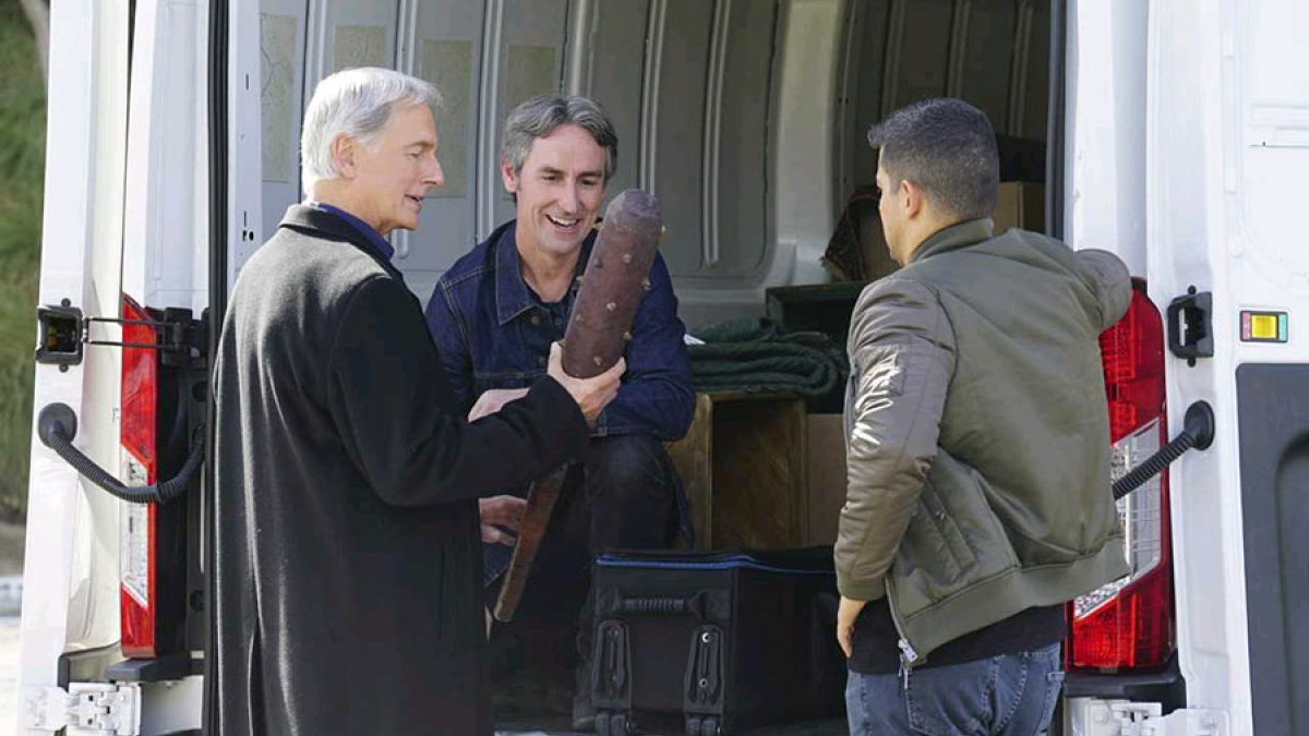 Characters from 'NCIS' consult Mike Wolfe about a caveman club.