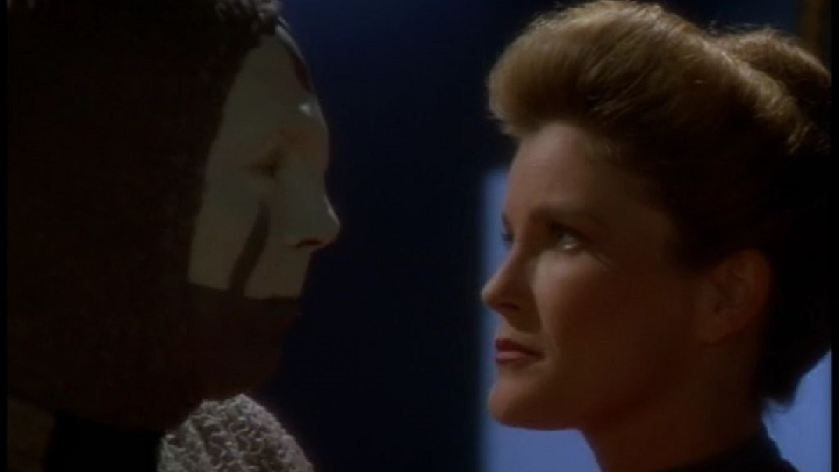 Janeway staring down the clown in 'Star Trek: Voyager' episode 'The Thaw'