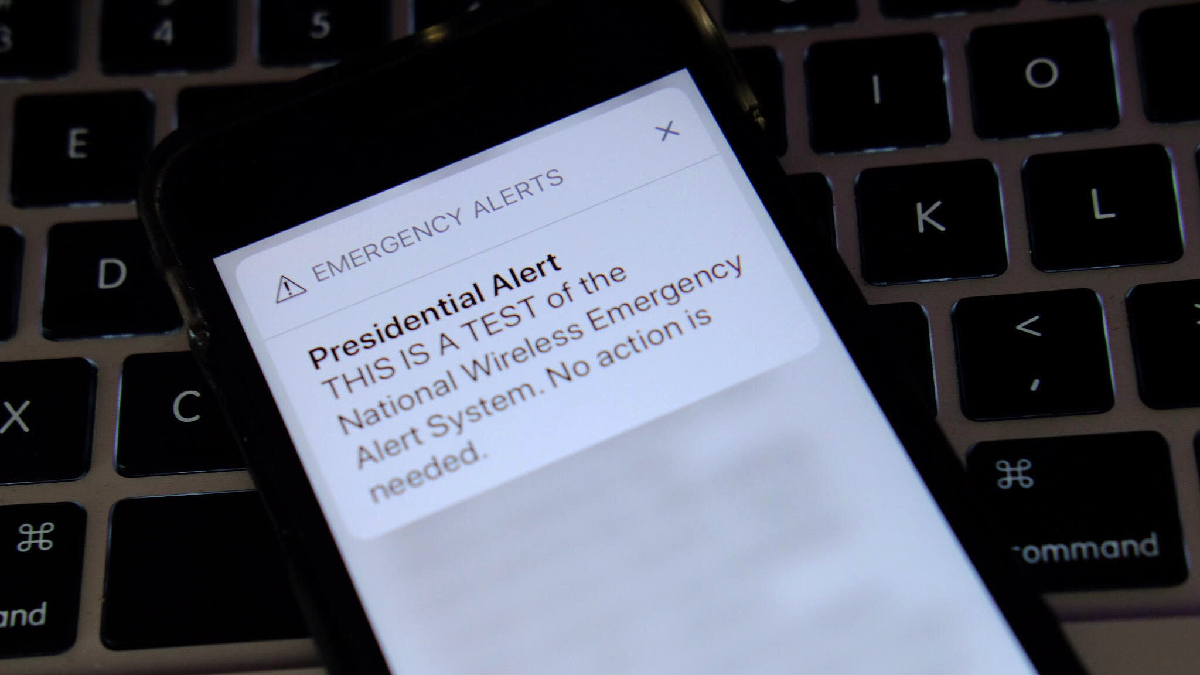 A phone with an emergency alert on it