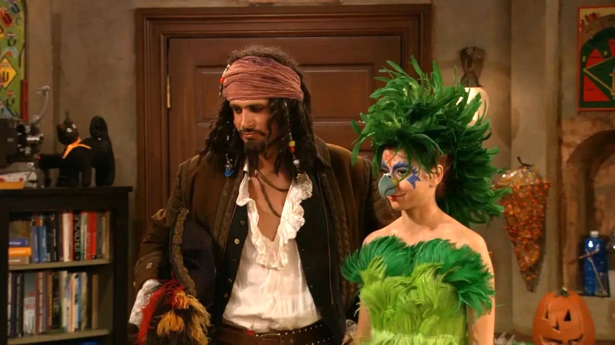 Marshall Eriksen and Lily Aldrin dress as a pirate and a parrot for Halloween in 'How I Met Your Mother'