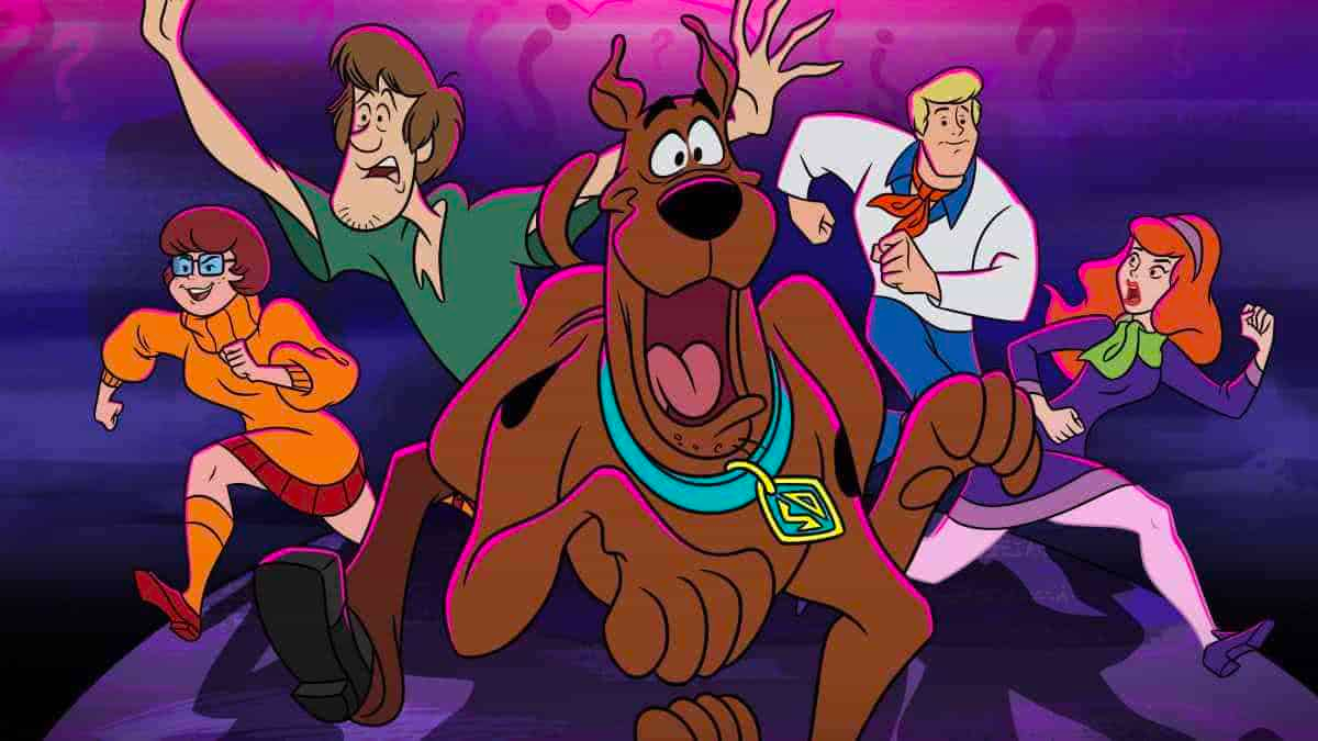 Scooby Doo is running with the rest of the gang. 
