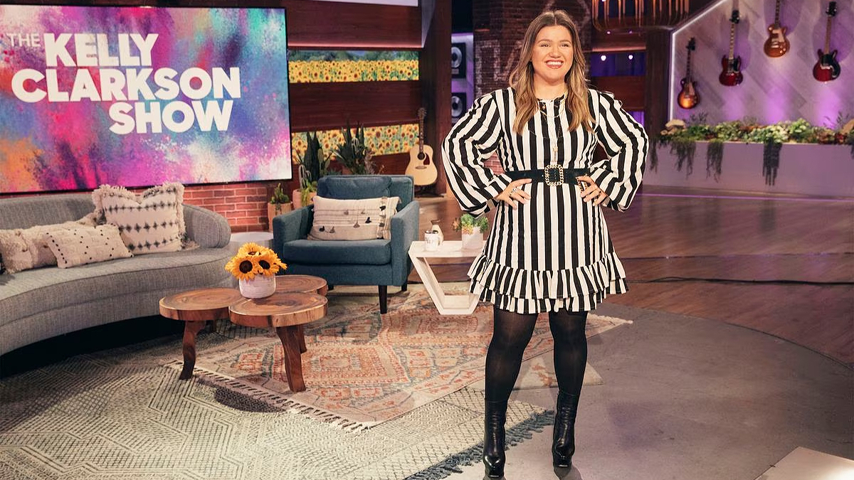 Kelly Clarkson on the set of her program 'The Kelly Clarkson Show'