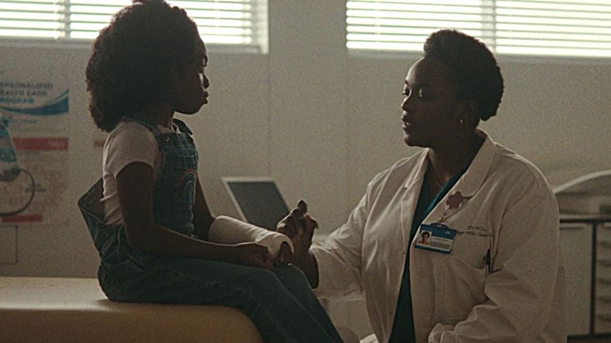 Wunmi Mosaku como o Caçador B-15;  Willis no episódio 5 da temporada de 'Loki'