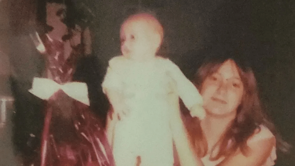 1980 photo of Holly Clouse with her mother, Tina Gail Linn Clouse. Tina was murdered in Houston in 1981.