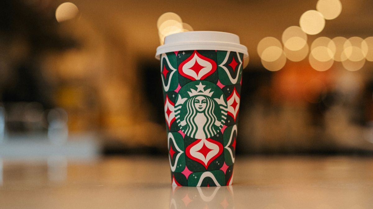 Copo com design de bebida quente Starbucks