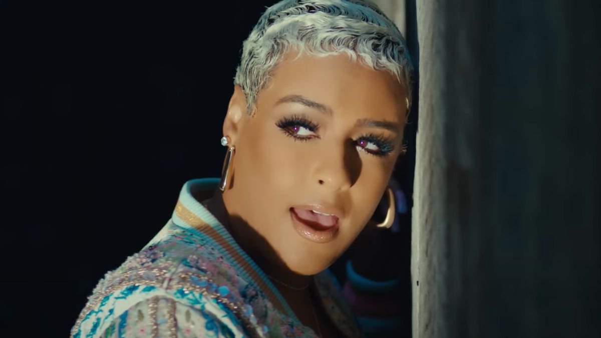 Who is Bobbi Storm and Why Did She Almost Get Kicked Off a Delta flight?