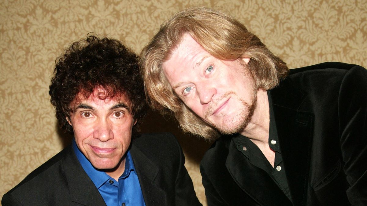 Honorees Daryl Hall (R) and John Oates attend the 8th Annual NARAS Heroes Award Gala at Hotel Roosevelt December 11, 2003 in New York City.(Photo by Evan Agostini/Getty Images)