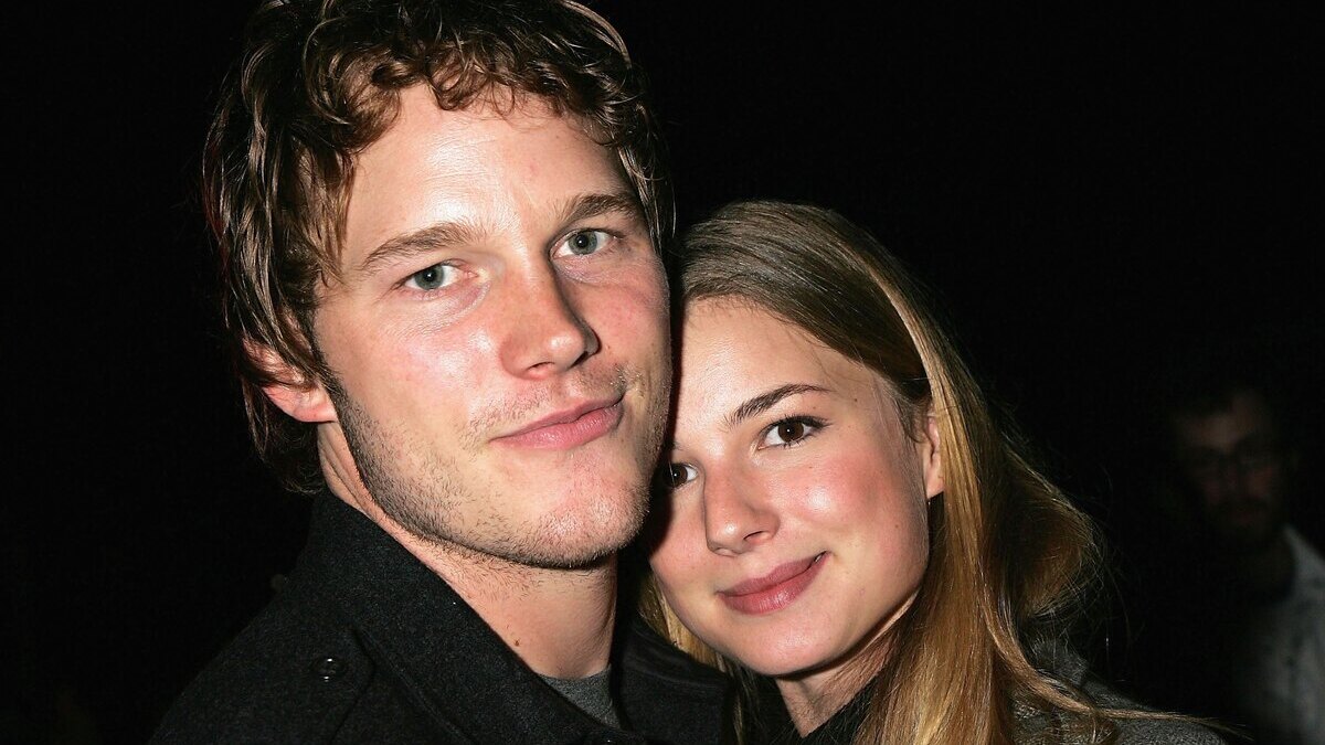 Actors Chris Pratt (L) and Emily VanCamp attend the Xbox 360 "Gears of War" party at the Hollywood Forever Cemetery on October 25, 2006 in Hollywood, California. 