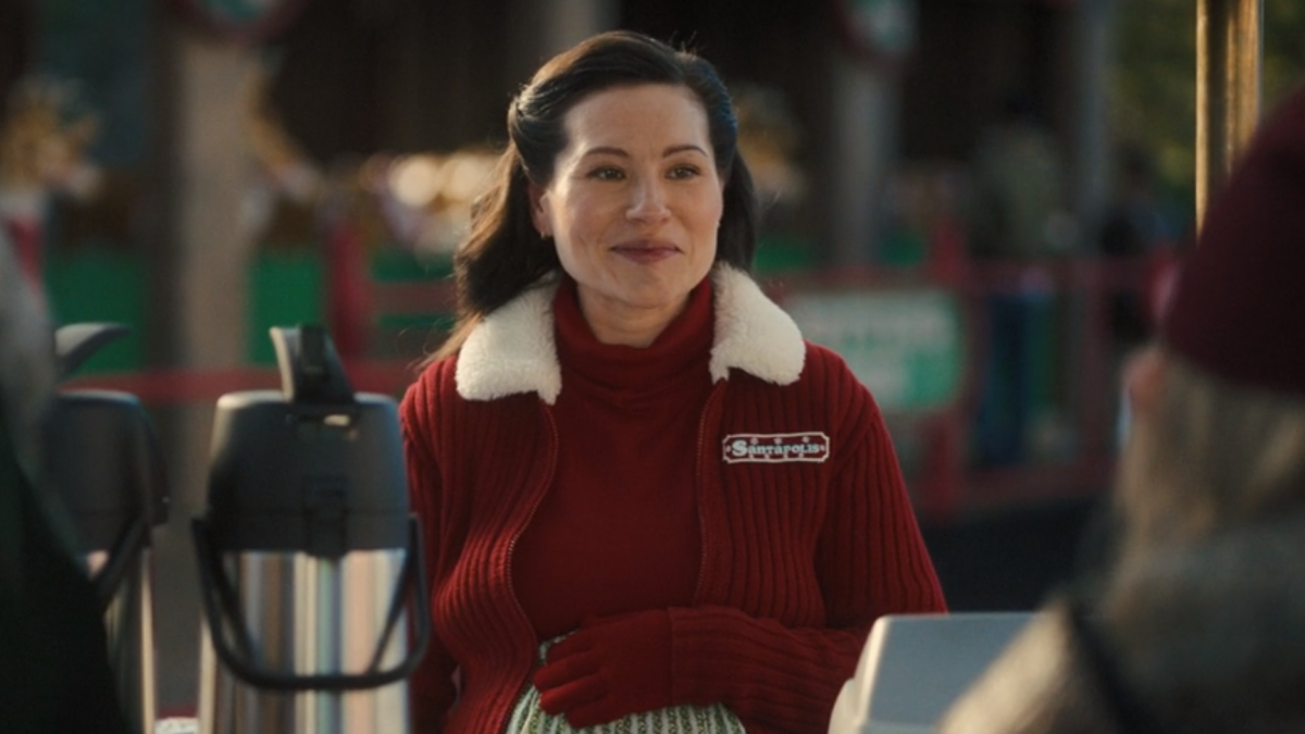 Paige Tamada como 'proprietária' em 'The Santa Clauses'