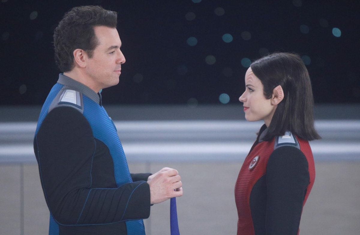 Seth MacFarlane (l) and Halston Sage (r) in The Orville (2017)