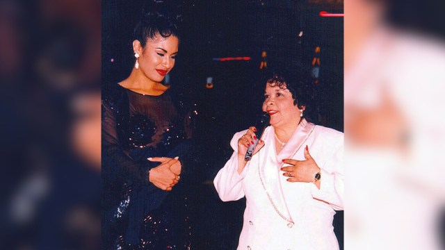 Selena stands with her murderer Yolanda Saldivar.