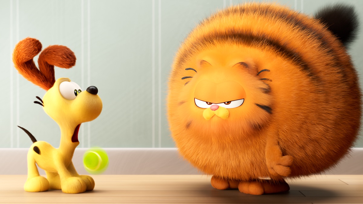 Odie looking in shock at a very puffy Garfield in 2024's 'The Garfield Movie'