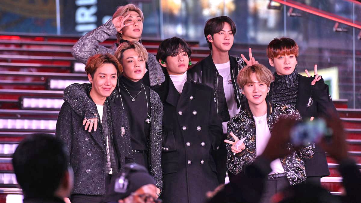 NEW YORK, NEW YORK - DECEMBER 31: BTS performs during Dick Clark's New Year's Rockin' Eve With Ryan Seacrest 2020 on December 31, 2019 in New York City. (Photo by Noam Galai/Getty Images)