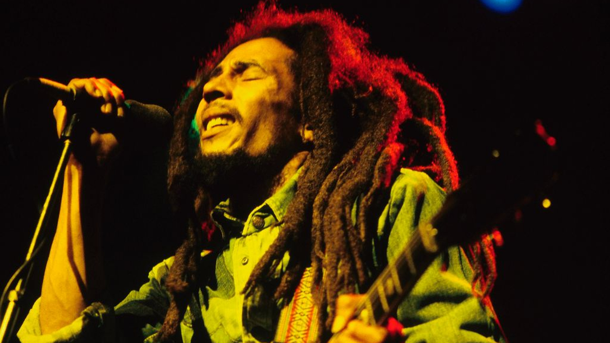 Photo of Bob MARLEY; Bob Marley performing live on stage at the Brighton Leisure Centre 