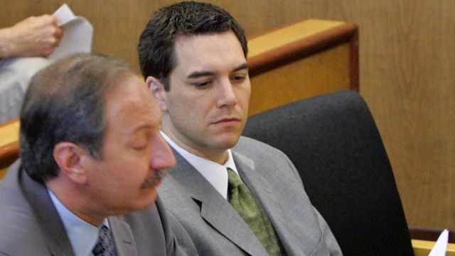 Scott Peterson (R) sits in the courtroom at the San Mateo Superior Courthouse with his attorney Mark Geragos (L) during defense closing arguments in the penalty phase of Peterson's trial December 9, 2004 in Redwood City, California. Peterson was found guilty of first degree murder of his wife, Laci, and second degree murder of their unborn son and could receive the death penalty. (Photo by Fred Larson-Pool/Getty Images)
