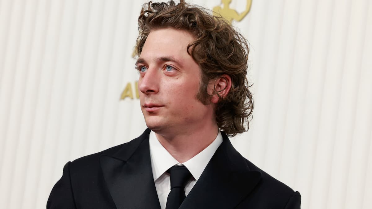 Does Jeremy Allen White Have Siblings? The ‘Iron Claw’ Star’s Family ...