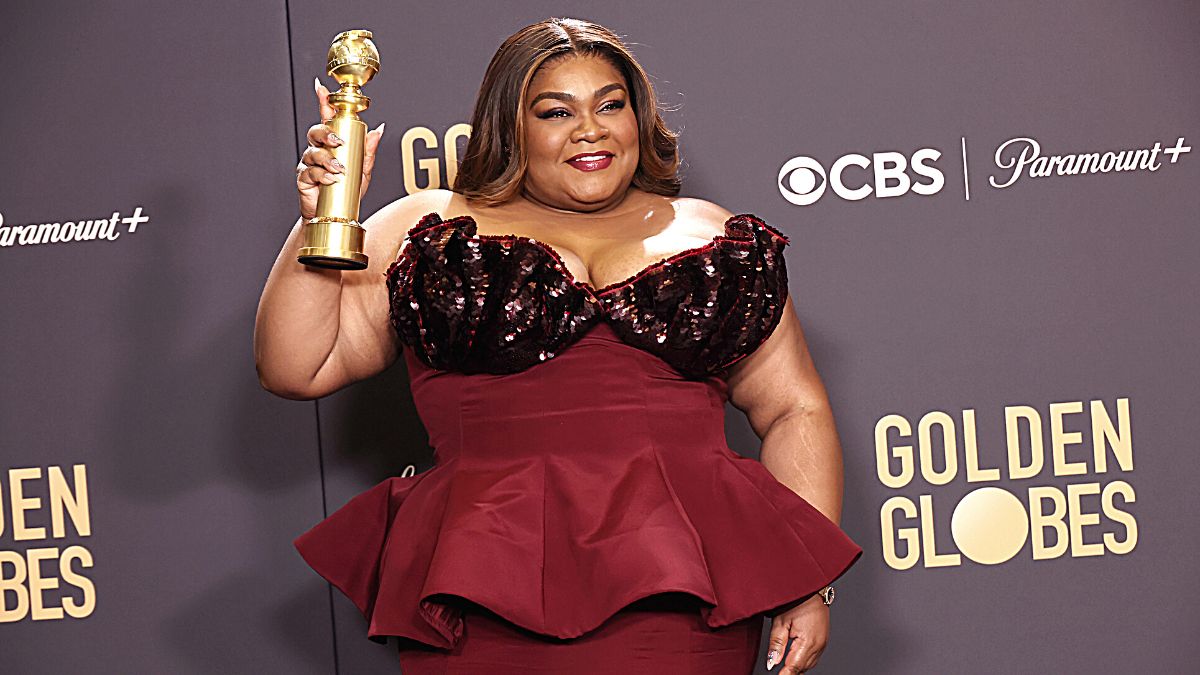 EVERLY HILLS, CALIFORNIA - JANUARY 07: Da'Vine Joy Randolph, winner of the Supporting Actress award for "The Holdovers", pose in the press room during the 81st Annual Golden Globe Awards at The Beverly Hilton on January 07, 2024 in Beverly Hills, California.