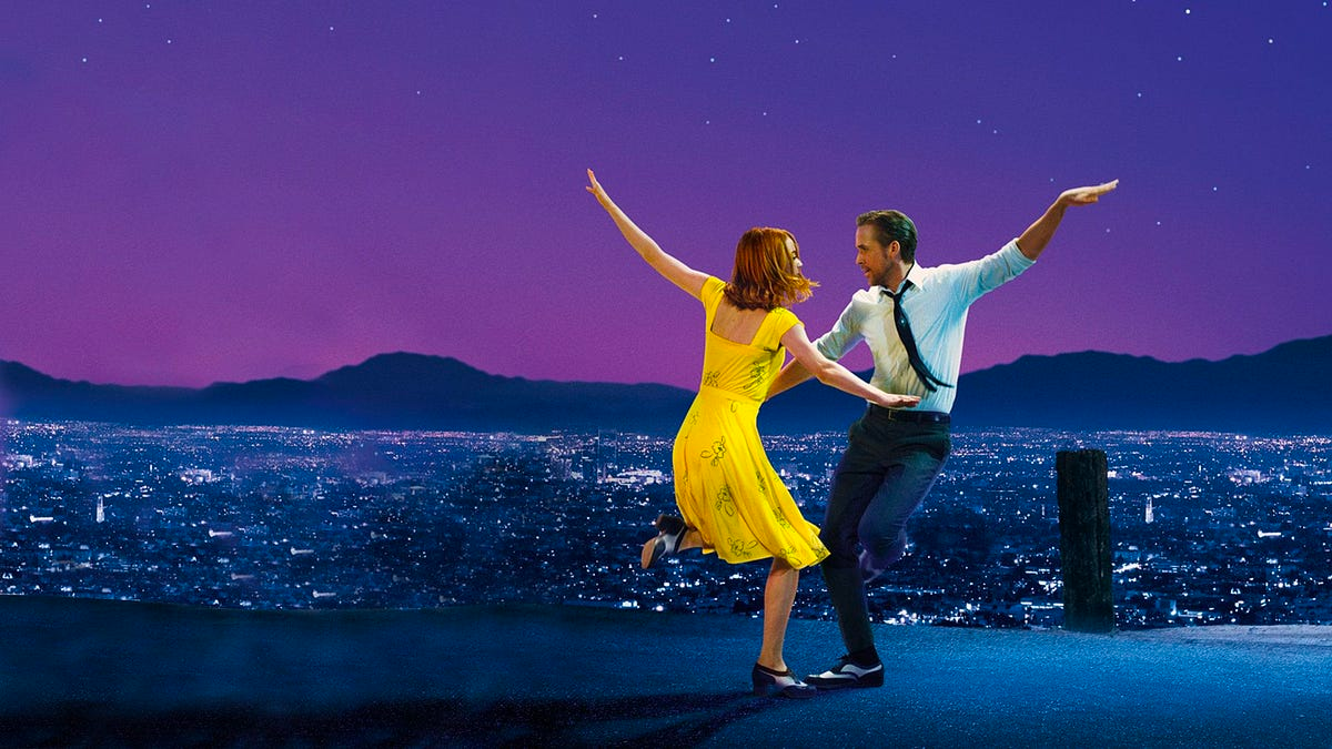 Ryan Reynolds and Emma Stone are dancing in La La Land.