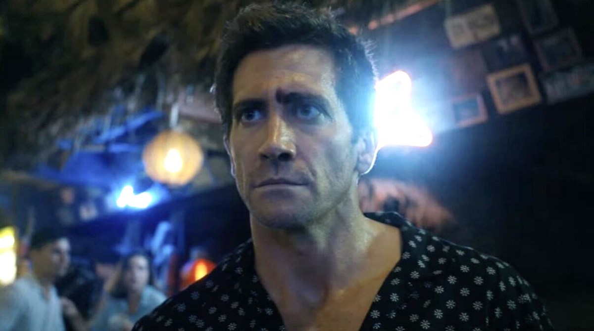 Jake Gyllenhaal in a rare shot of him wearing a shirt from the Road House trailer.