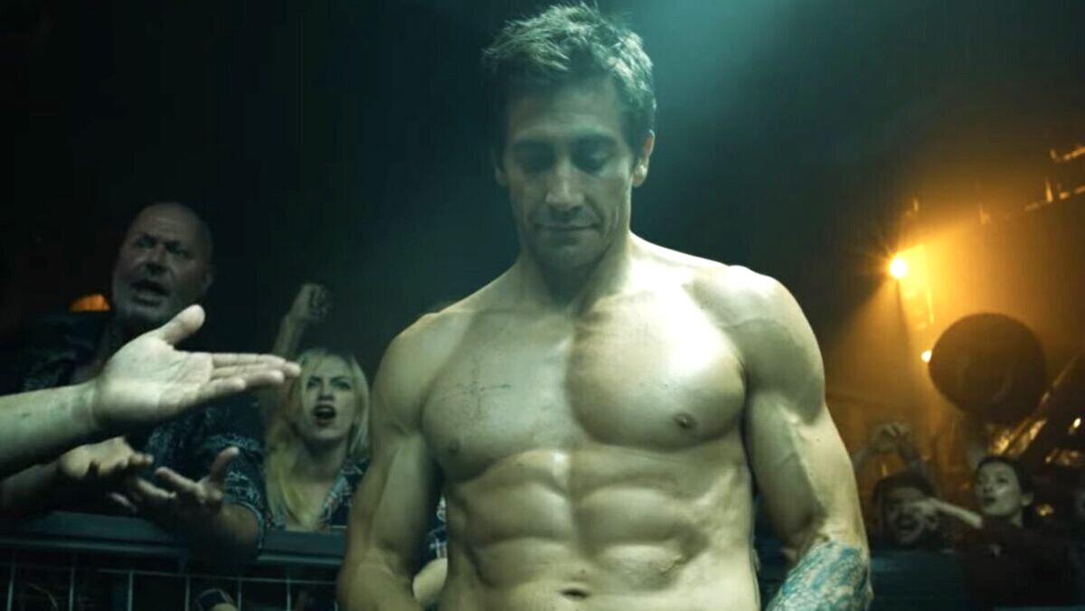Jake Gyllenhaal enters the ring in a fight club in the Road House trailer