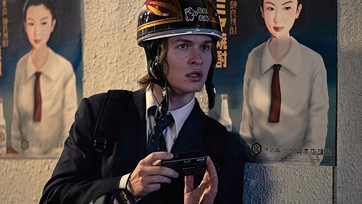 Ansel Elgort as Jake Adelstein in season 2, episode 2 of 'Tokyo Vice'.