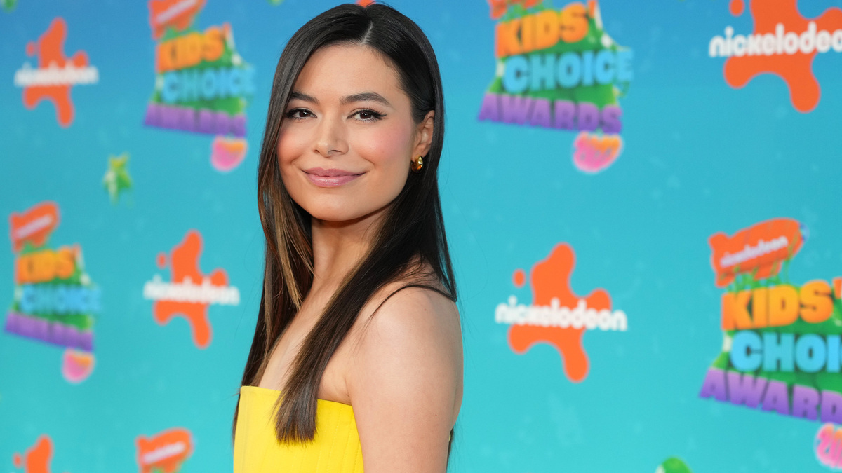 Miranda Cosgrove attends the 2023 Nickelodeon Kids' Choice Awards at Microsoft Theater on March 04, 2023 in Los Angeles, California.