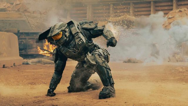 Image from Halo on Paramount Plus showing an Spartan on the battlefield