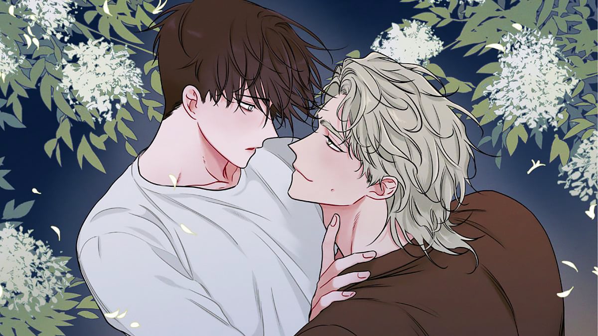Kim Euihyun being held up by Taeju in the BL manhwa Low Tide in Twilight