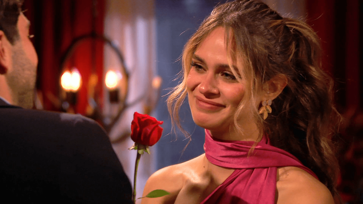Woman Who Brought Voodoo Doll On ‘Bachelor’ Wins Final Rose