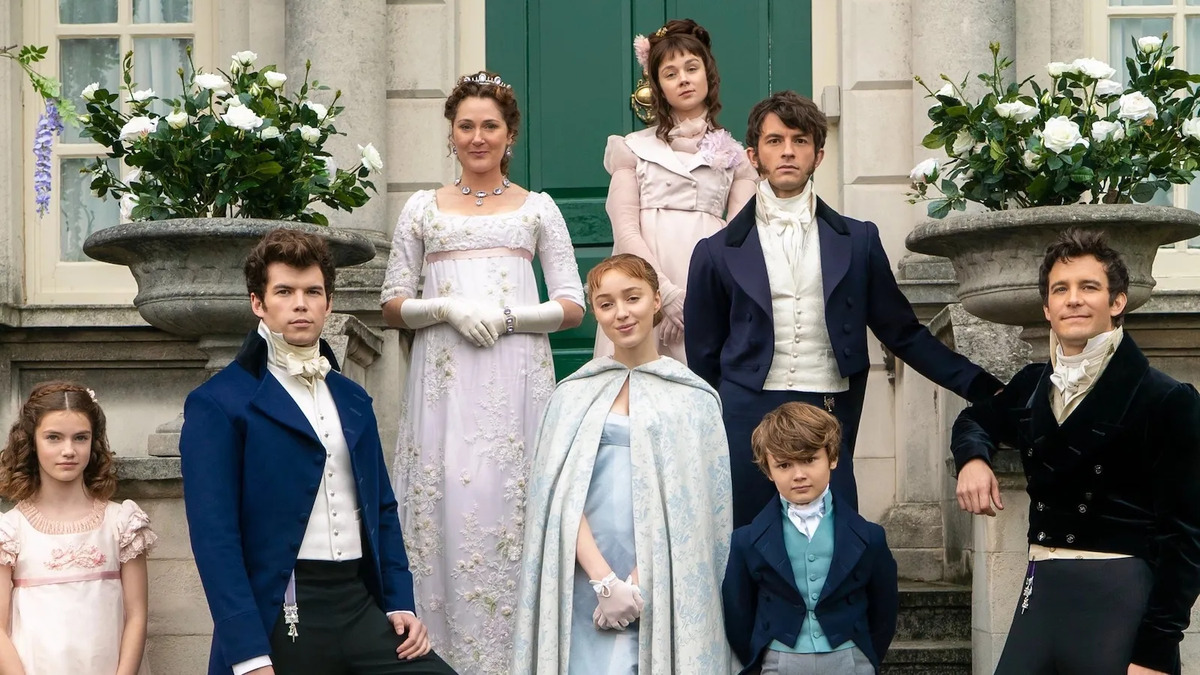 The Bridgerton family posing together outside their home in Netflix's 'Bridgerton.'