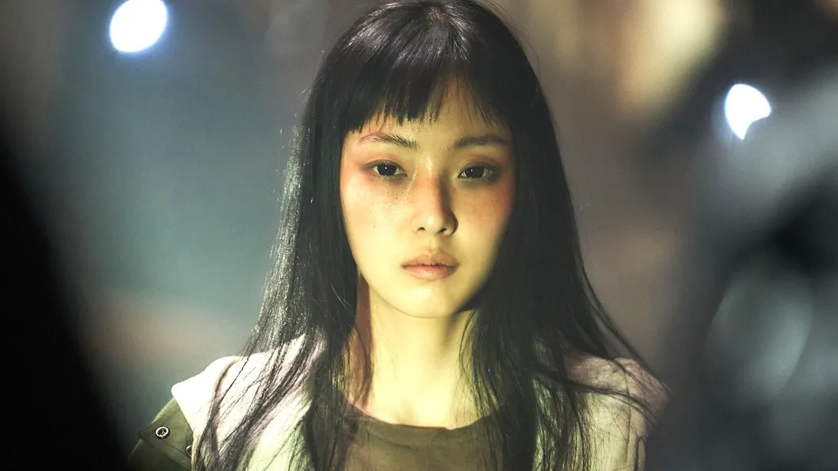 Jeon So-nee as Jeong Su-in in Netflix's Parasyte: The Grey.