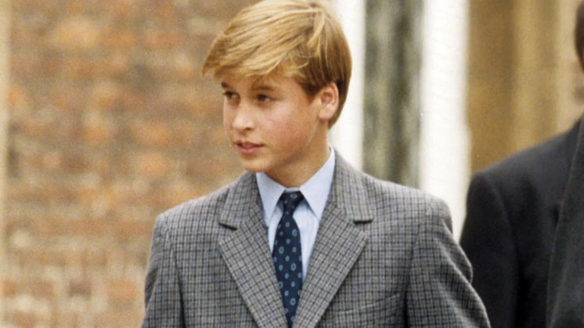 Prince William arrives for his first day at Eton College on September 6, 1995 in Eton, England. (Photo by Anwar Hussein/Getty Images)