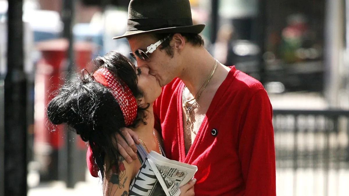 Amy Winehouse and her husband at the time Blake Fielder-Civil look every bit in love, as they stroll through Camden at 8am. They go and buy some groceries and a paper, before stopping to passionately kiss in the street as they return home! on June 21, 2007 in London, England (Photo by Will/GC Images)
