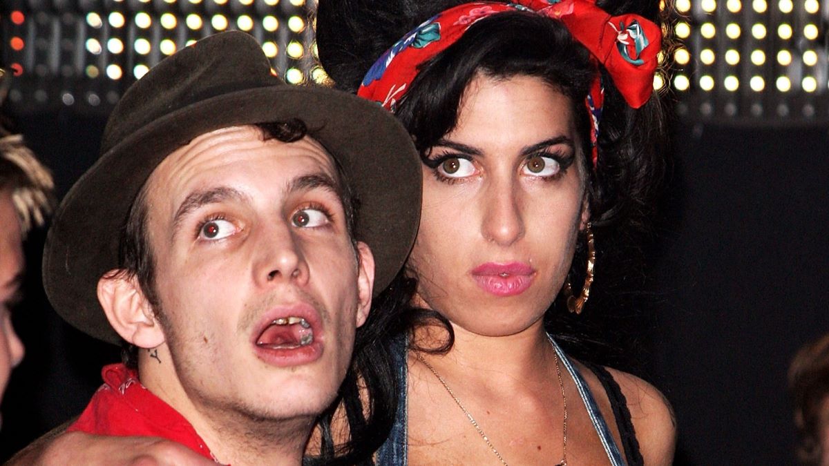 Amy Winehouse and husband Blake Fielder-Civil watch the show at the MTV Europe Music Awards 2007 at the Olympiahalle on November 1, 2007 in Munich, Germany. (Photo by Getty Images for MTV)