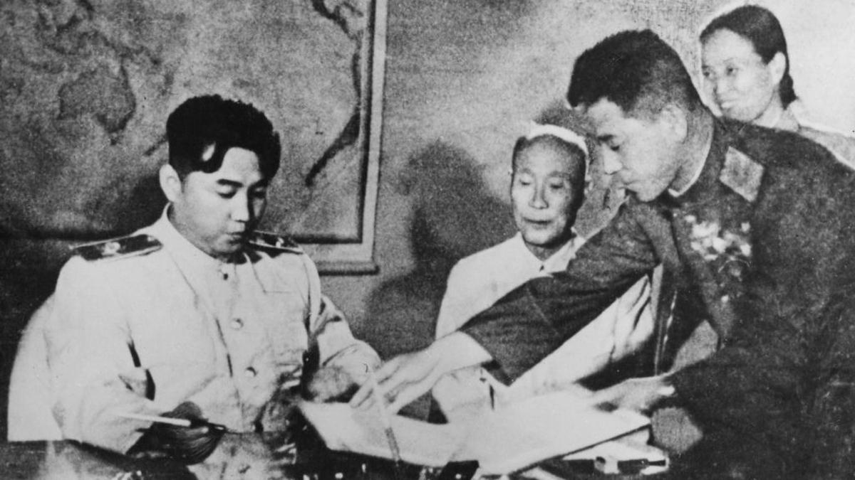 North Korean leader Kim Il-sung (1912 - 1994) signs the Korean Armistice Agreement at Pyongyang, North Korea, assisted by General Nam Il (1915 - 1976, right), 1953. 