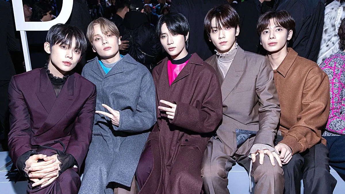 (L-R) Yeonjun, Huening Kai, Beomgyu, Soobin and Taehyun, members of TOMORROW X TOGETHER attend the Dior Homme Menswear Fall/Winter 2024-2025 show as part of Paris Fashion Week on January 19, 2024 in Paris, France.