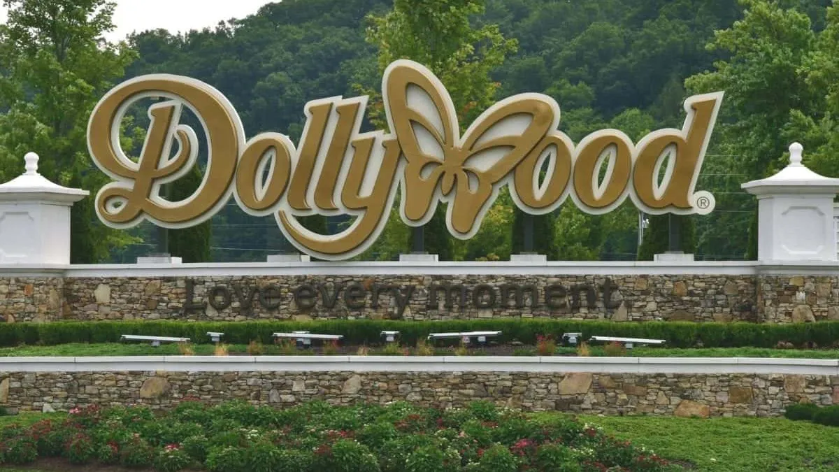 The sign of Dollywood, Dolly Parton's theme park