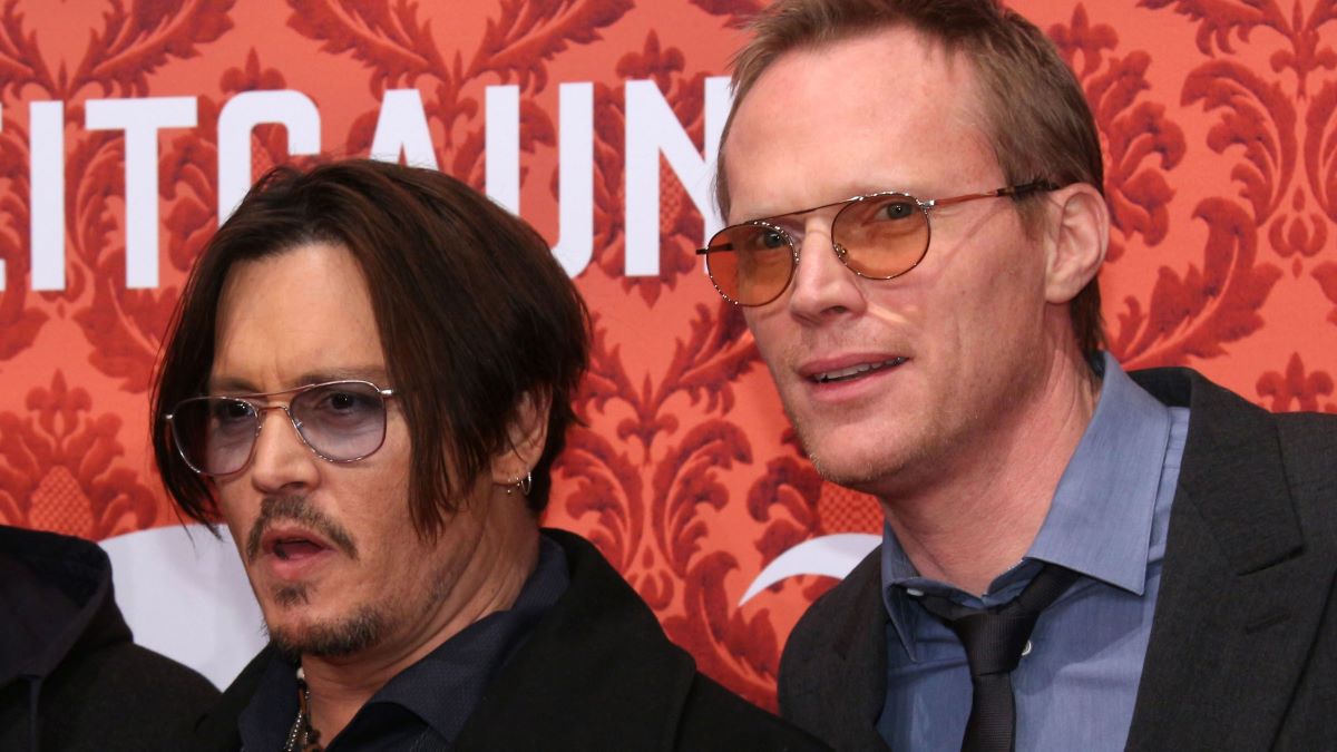 Johnny Depp (L) and Paul Bettany attend the world premiere of the film 'Mortdecai - Der Teilzeitgauner' at Zoo Palast on January 18, 2015 in Berlin, Germany. (Photo by Anita Bugge/WireImage)
