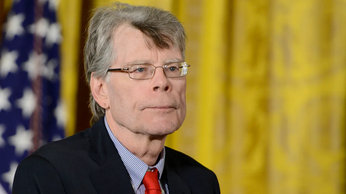 WASHINGTON, DC - SEPTEMBER 10: President Barack Obama presents author Stephen King with the 2014 National Medal of Arts at The White House on September 10, 2015 in Washington, DC.