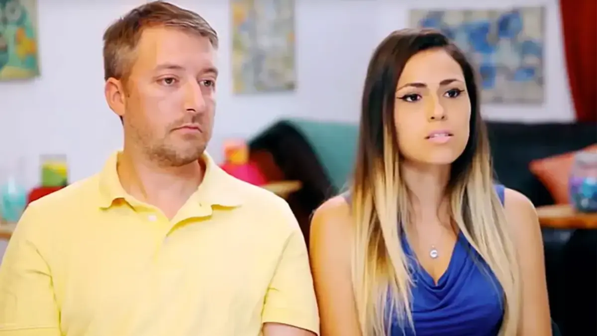 Jason Hitch and Cassia Tavares in a confessional for '90 Day Fiancé'