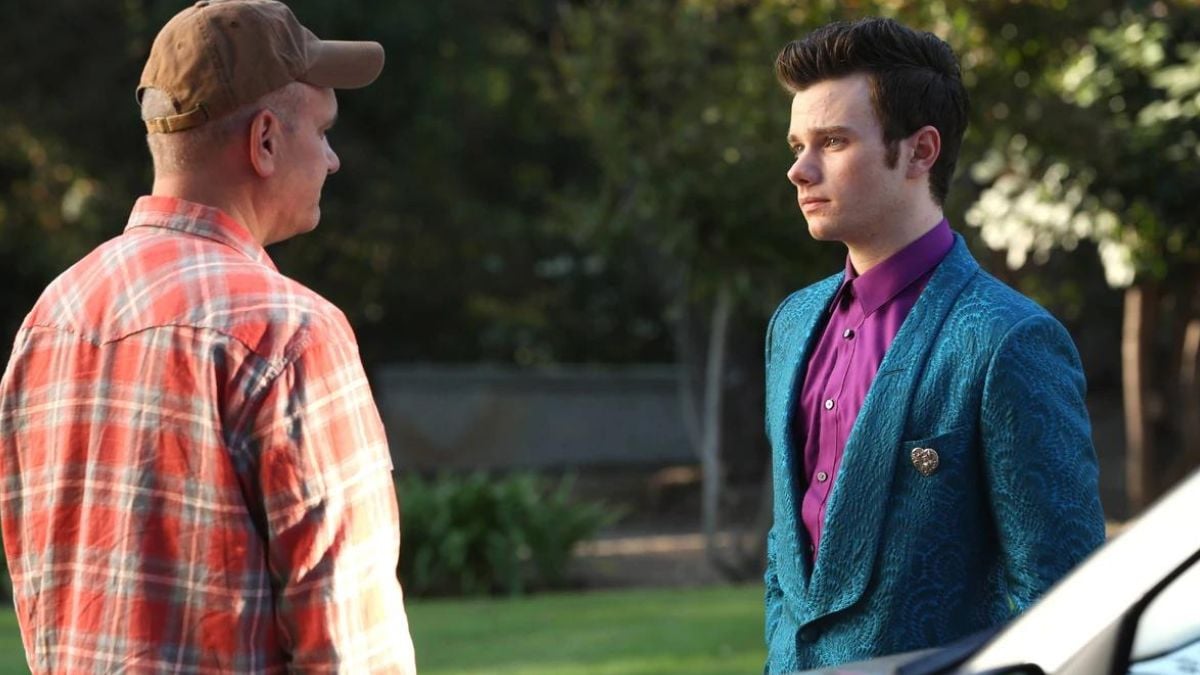 Kurt Hummel and Burt looking at each other in Glee