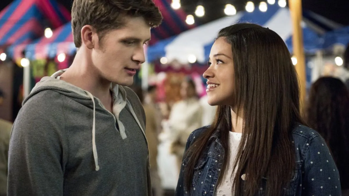 Michael and Jane at an amusement park in Jane the Virgin