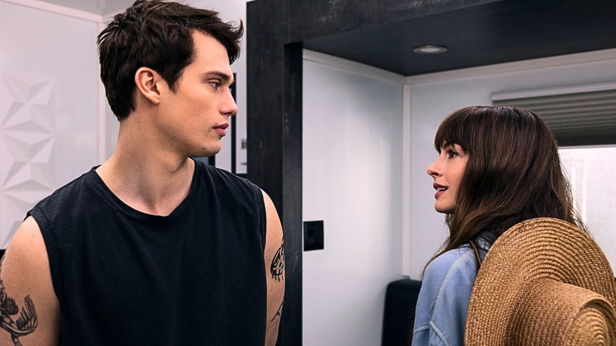 Anne Hathaway as 'Solène' and Nicholas Galitzine as 'Hayes Campbell' star in THE IDEA OF YOU