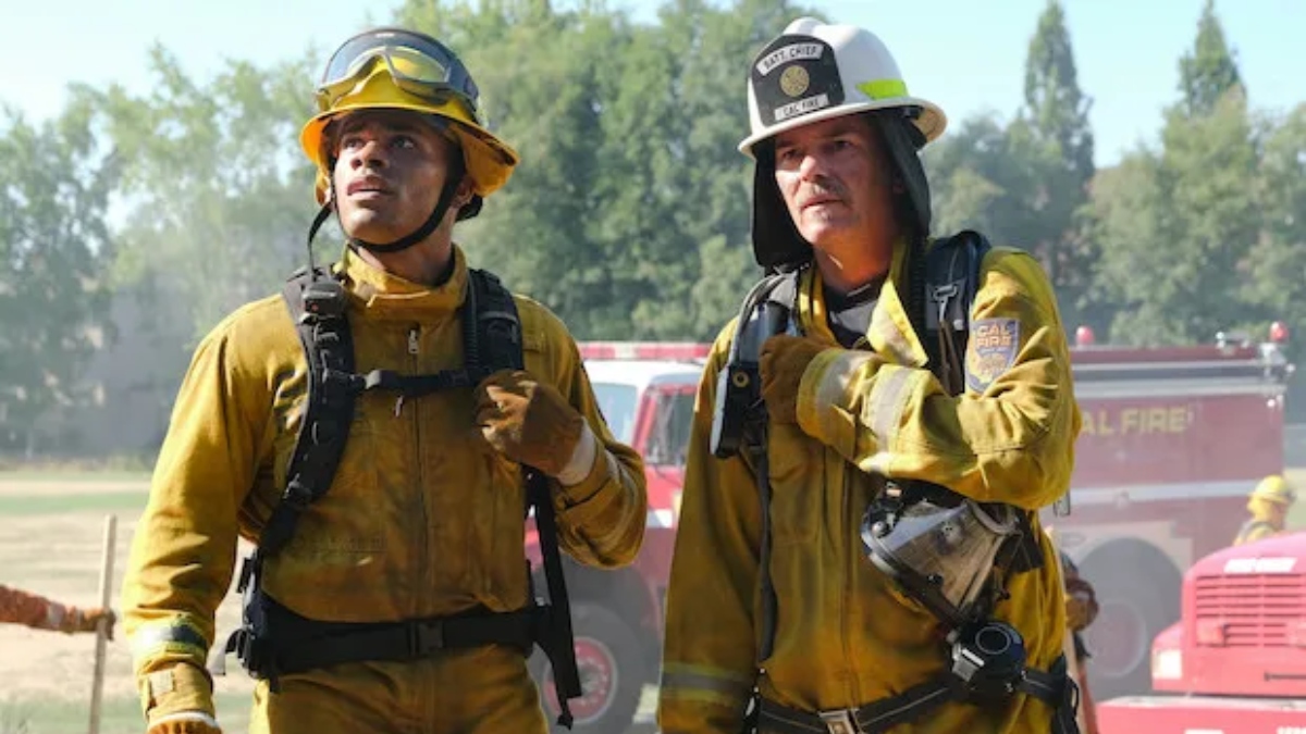 Jake (Jordan Calloway) and Vince (Billy Burke) on Fire Country